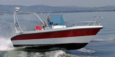 Lod Kverno/Kasbol délky 5,75 m s motorem 50 HP